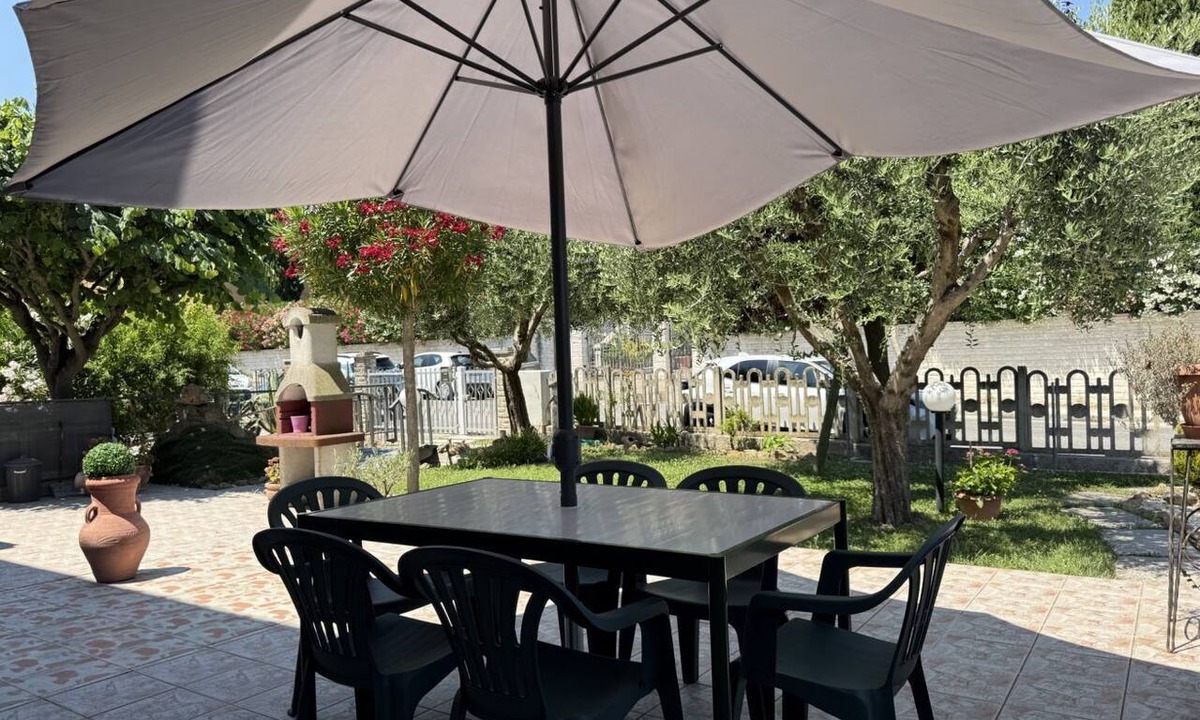 Bettolelle Apartment | SE300 - Senigallia, spacious three-room apartment with a furnished outdoor courtyard.