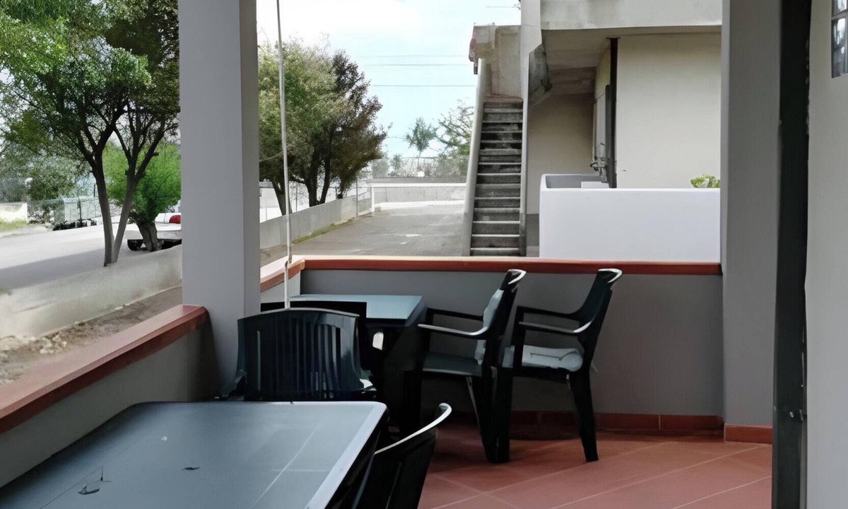 Casalbordino Apartment | Seaside House with Private Entrance, Steps from Beach and Station