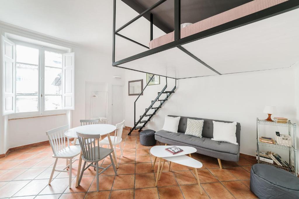 Rione VI Parione Apartment | Sleep in the Clouds near Piazza Navona