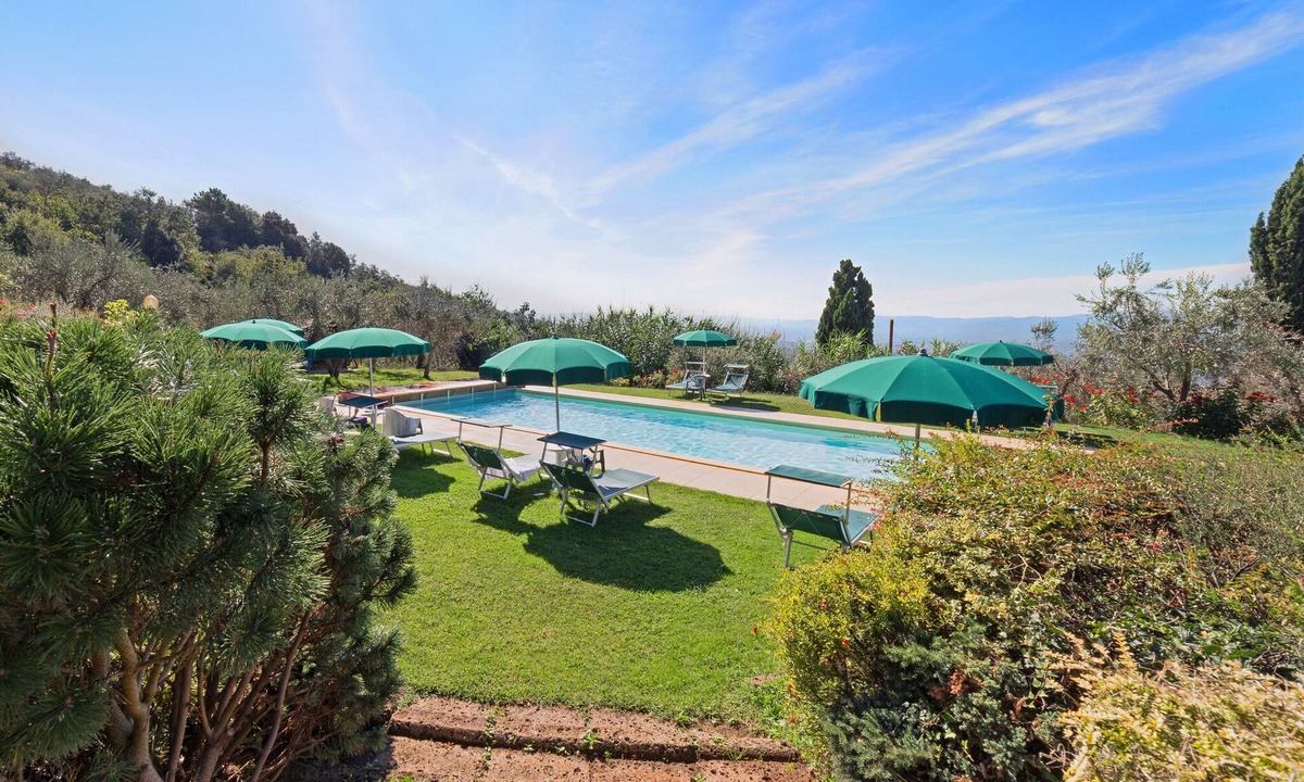 Loro Ciuffenna Apartment | "Soffitta" farmhouse apt, swim pool, pvt garden, stunning view, very peaceful