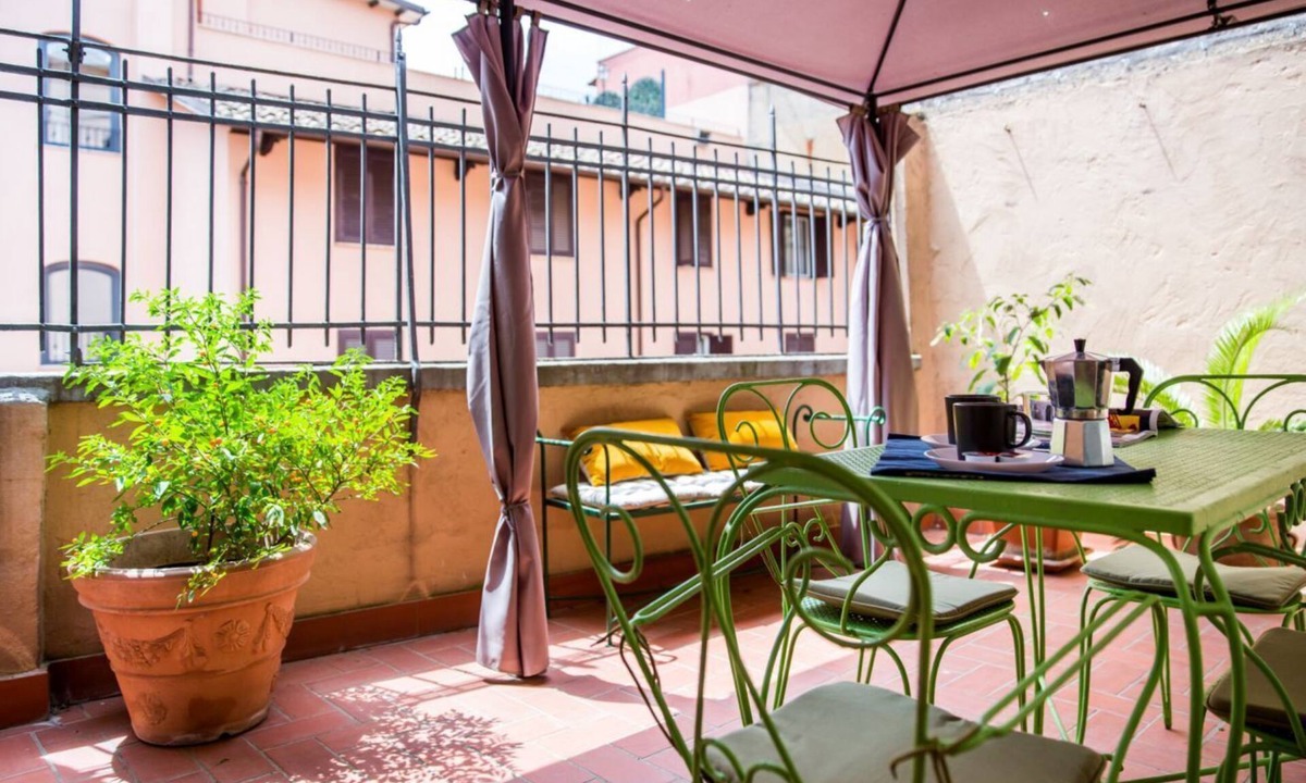 Vatican Apartment | Spacious 3-rooms flat with sunny Terrace at the Vatican!
