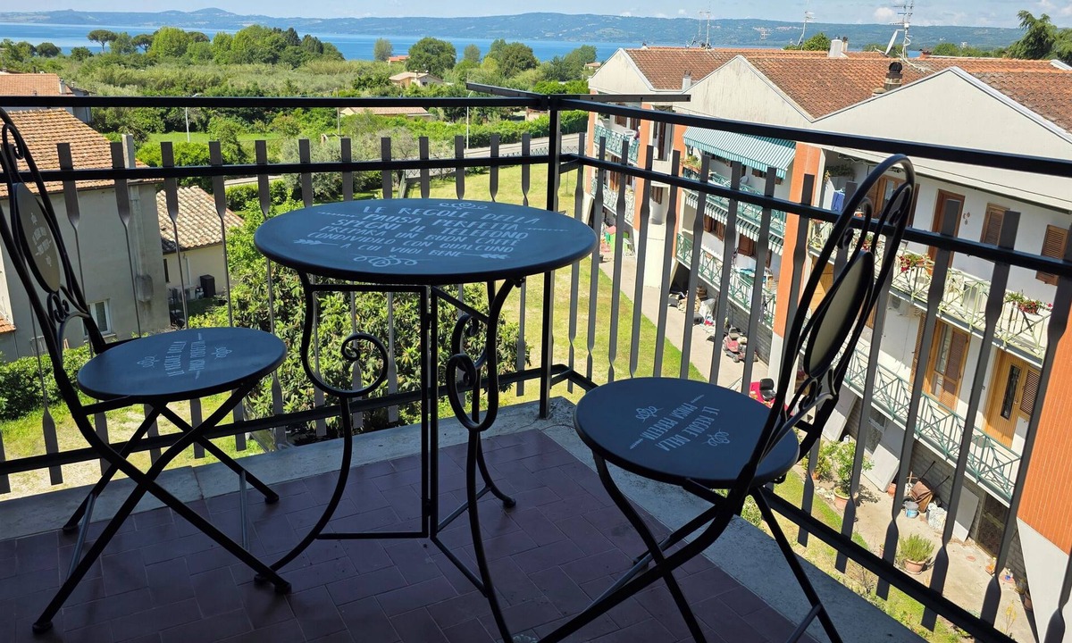 Bolsena Apartment | Spacious appartment with AC. Walking distance to castle and to Bolsena Lake.