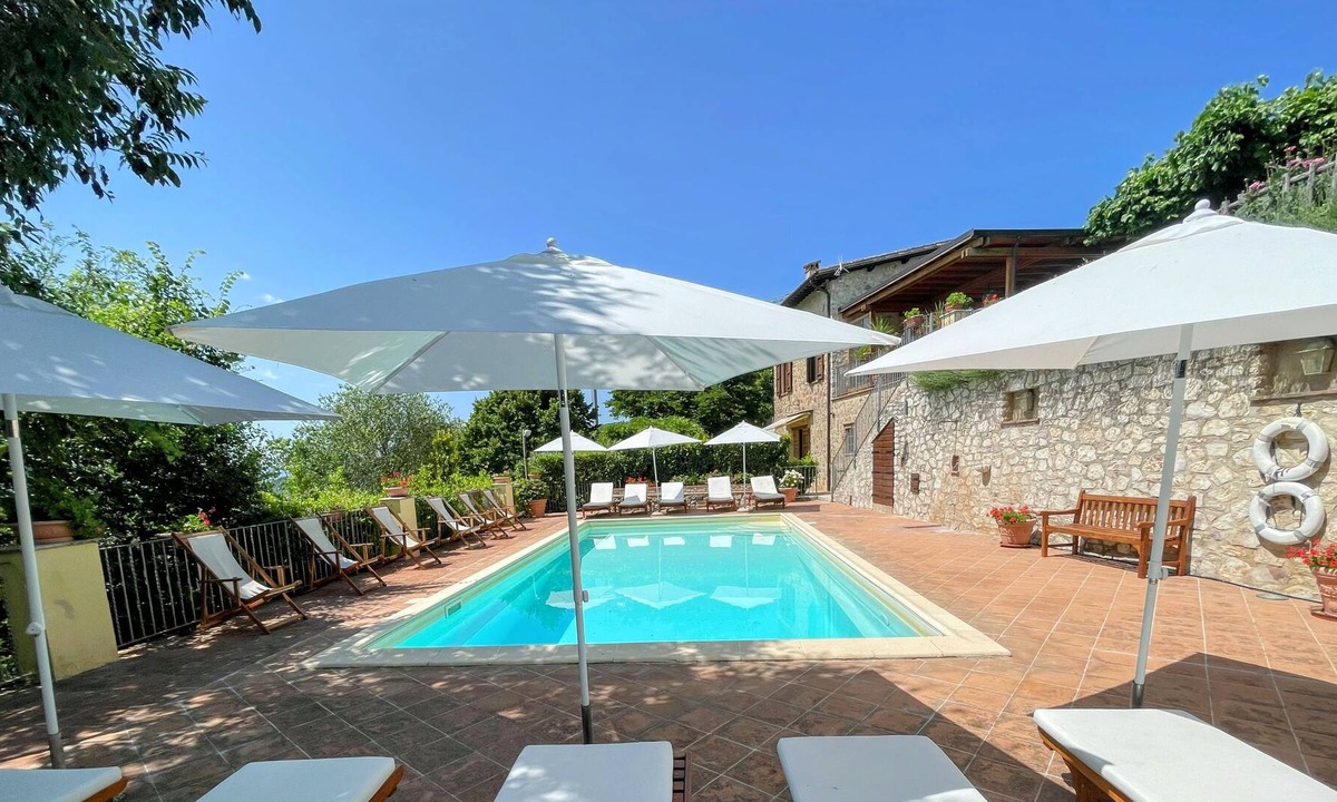 Strettura House | Spoleto Splash : Cisterna/sleeps 2/3/wifi/aircon - beautiful views all around