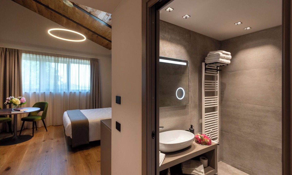 Castagnito Bed & Breakfast | Standard Room 104, no balcony - Relais PQlin & Winery.