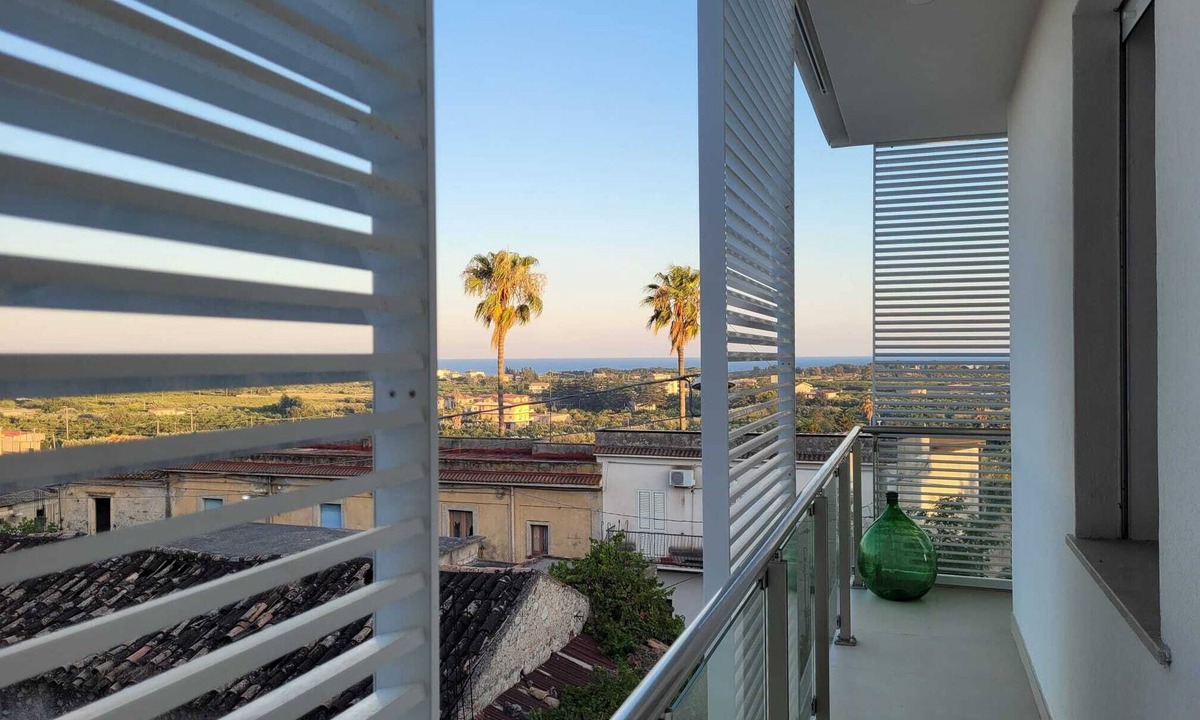Caulonia House | Star Jasmine 2 Bedroom Terrace Sea View