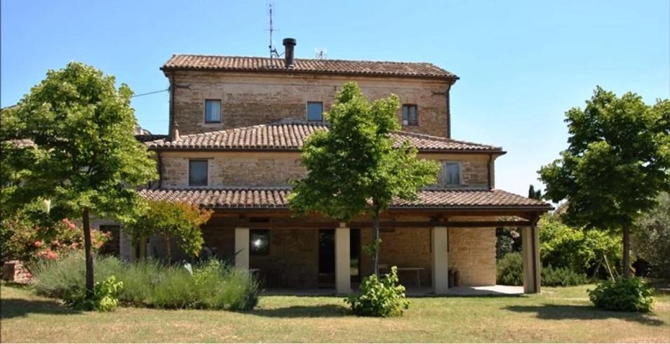 Maiolati Spontini House | Stone farmhouse in Moie