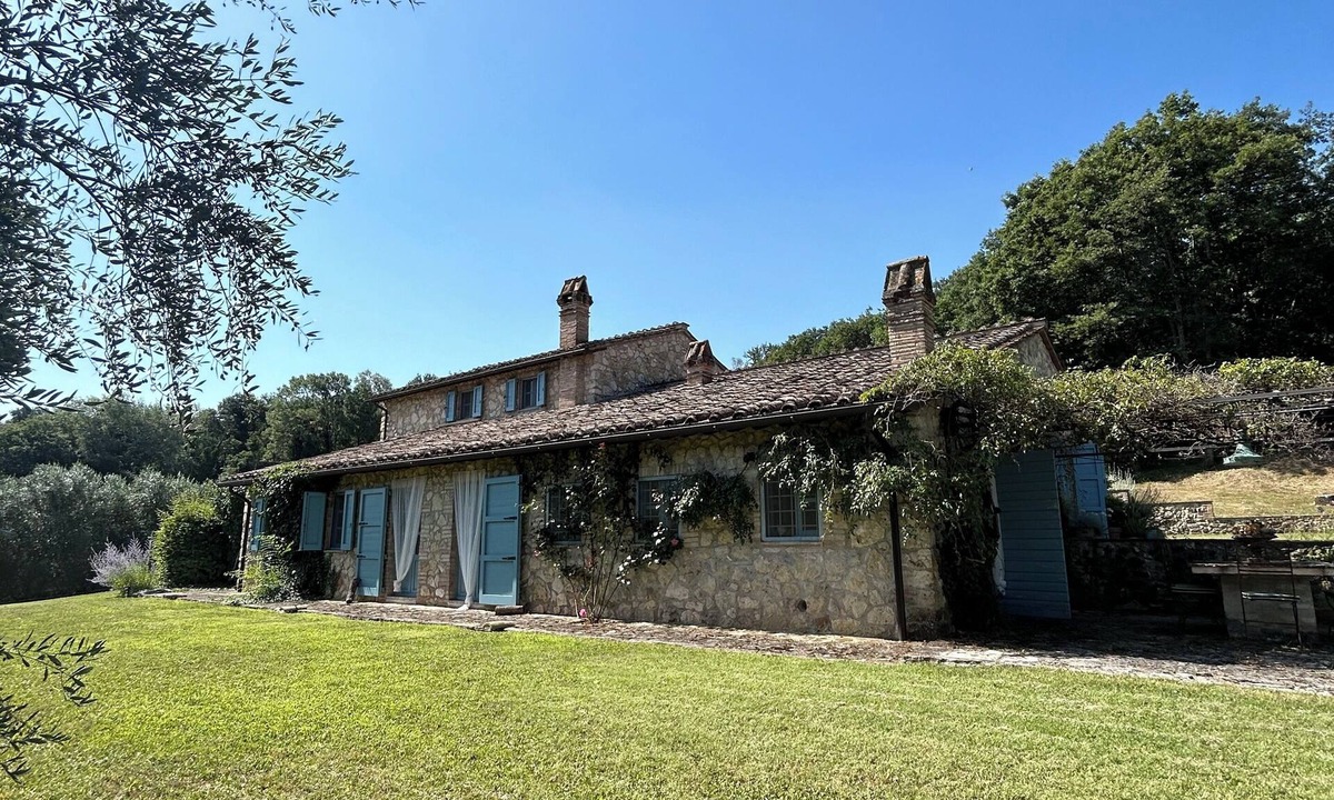 Montoro Villa | Stone farmhouse nestled in the Umbrian countryside