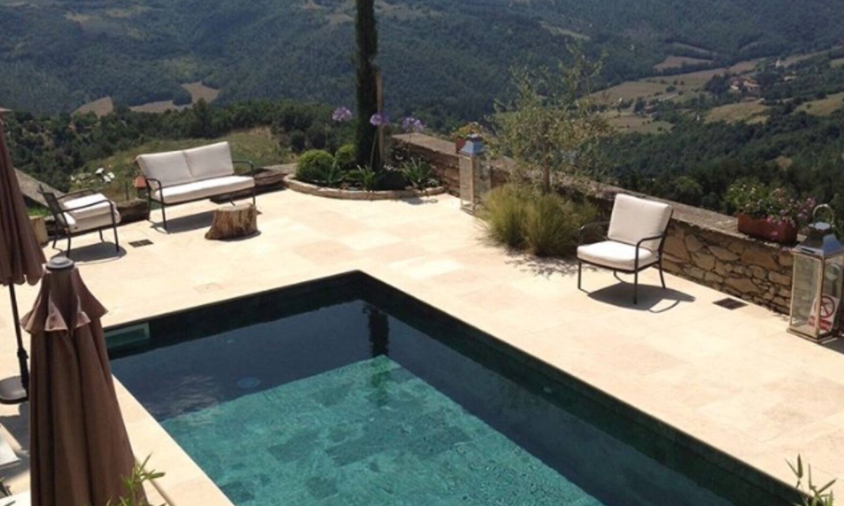Monte Santa Maria Tiberina House | Stunning Luxury House (Lower 2 Floors) with Amazing Views & Pool in green Marble
