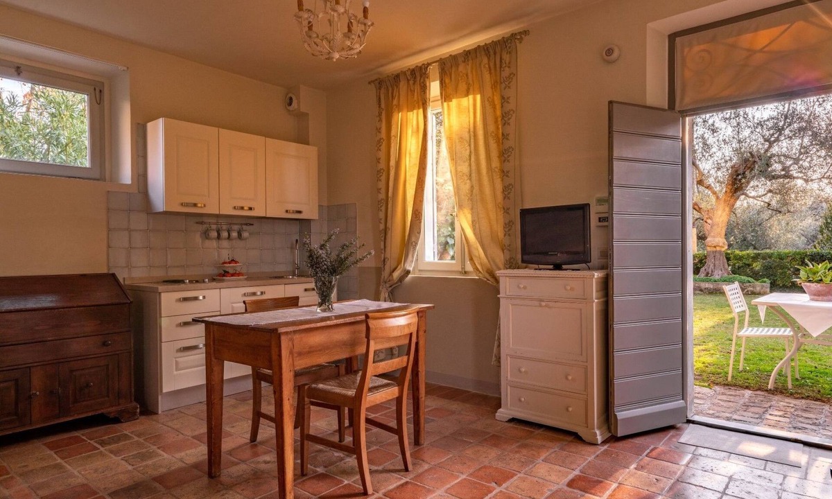 Santa Veneranda Apartment | Studio-Apartment mit Sommerpool, Garten und Aussicht by Interhome