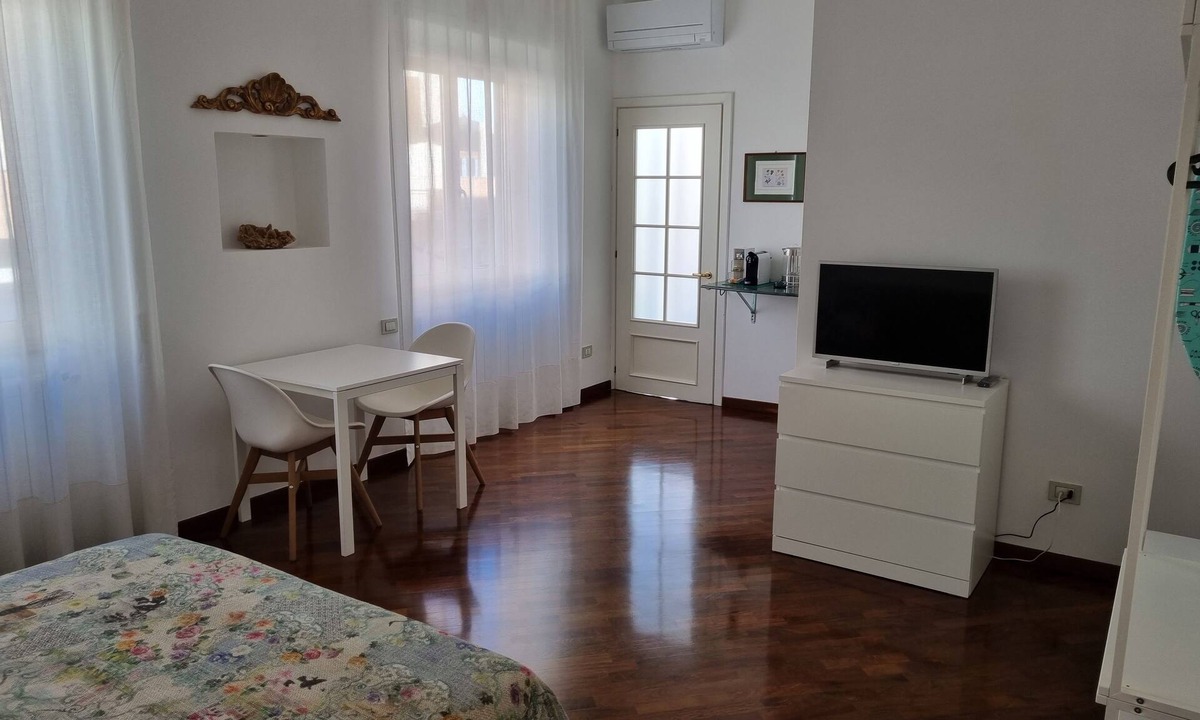 Salerno Apartment | Studio with kitchenette and balcony 3 minutes from the station and port