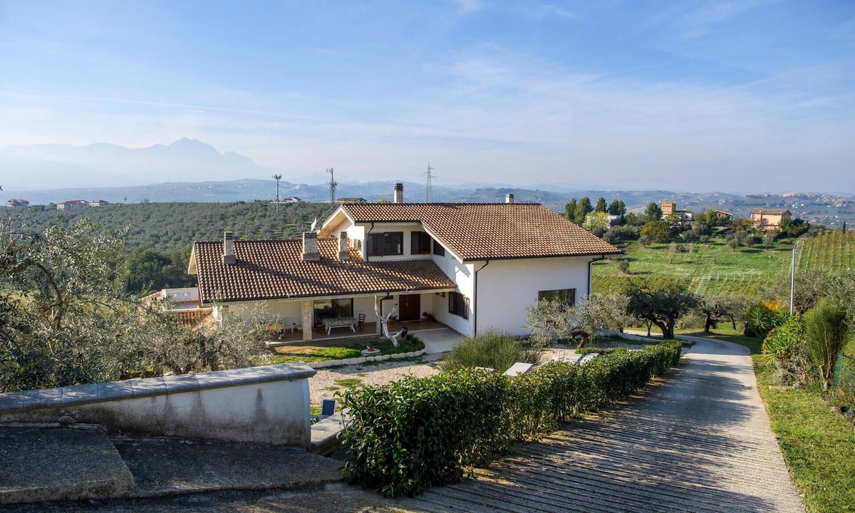 Moscufo Apartment | Stunning apartment in Moscufo with swimming pool