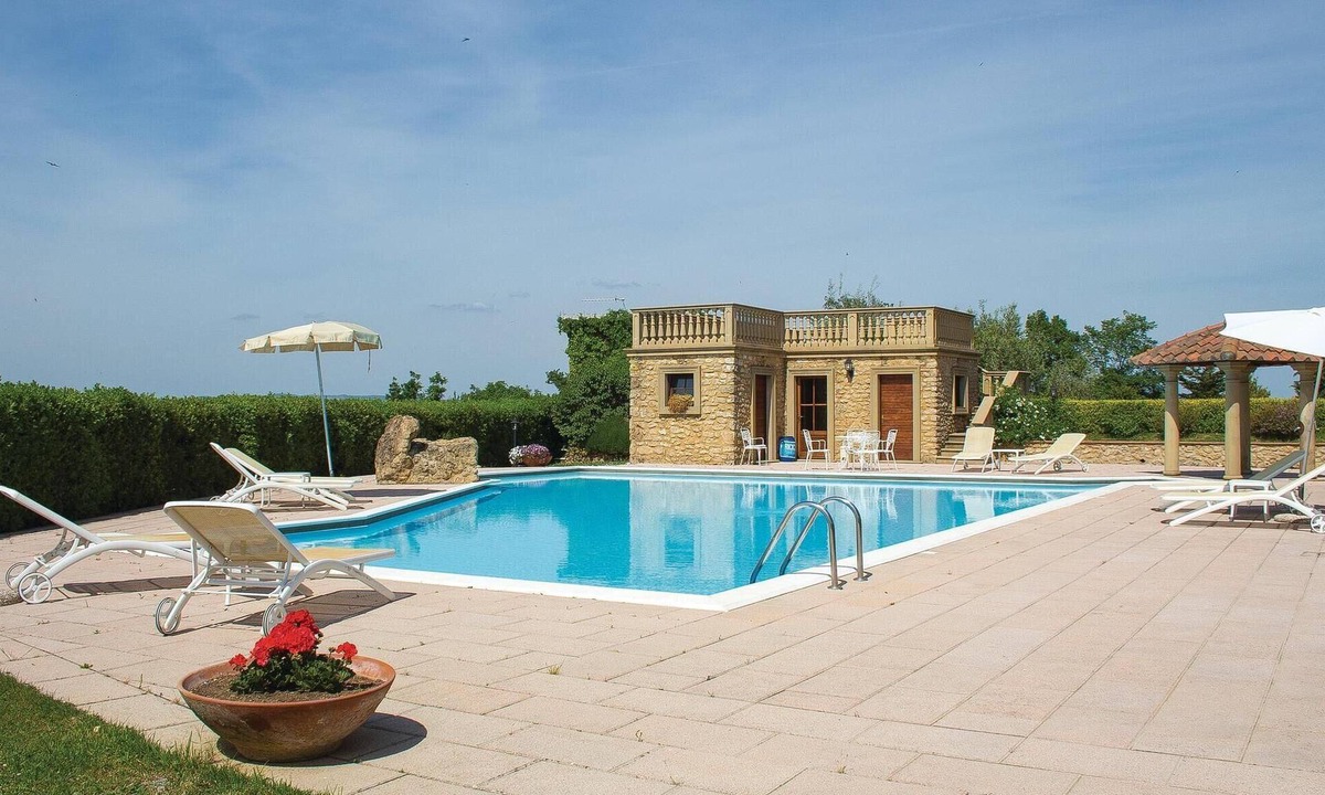 Pomarance Apartment | Stunning apartment in Pomarance PI with swimming pool
