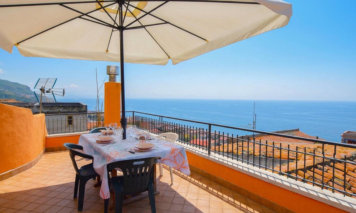 Cetraro House | Stunning home in Cetraro with house sea view