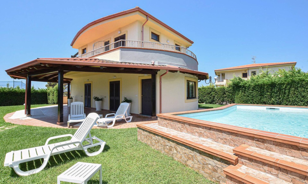 Sangineto House | Stunning home in Sangineto Lido