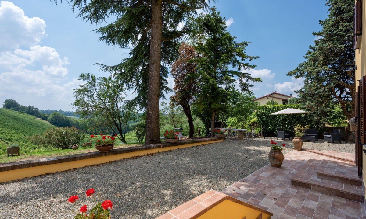 Castel Rocchero House | Stunning private villa for 6 people with WIFI, TV and patio