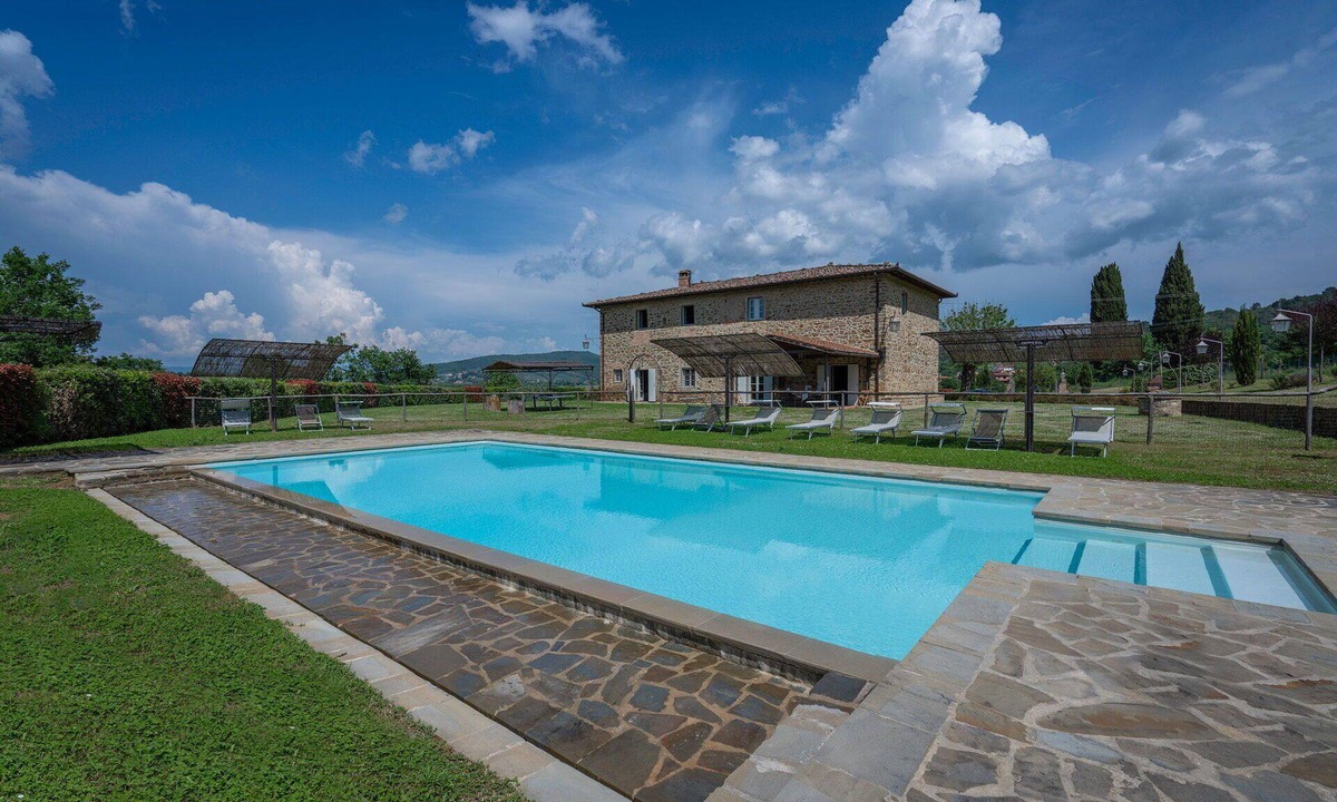 Badia Agnano Villa | Stunning private villa with A/C, internet, private pool, patio, pets allowed and panoramic view