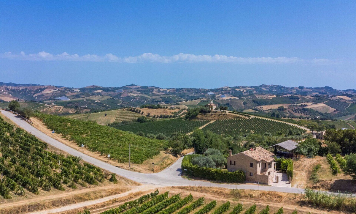 Castorano House | Stunning private villa for 4 guests with terrace and panoramic view