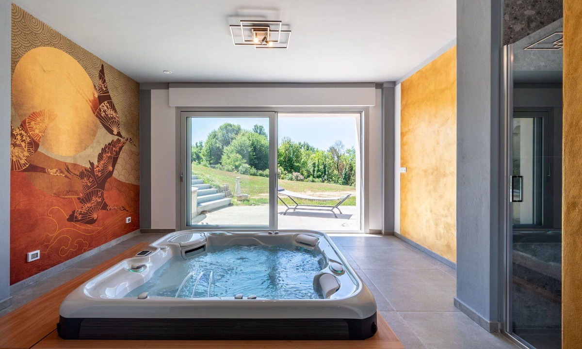 Soglio Villa | Stunning private villa for 8 people with WIFI, A/C, hot tub, TV, terrace and panoramic view