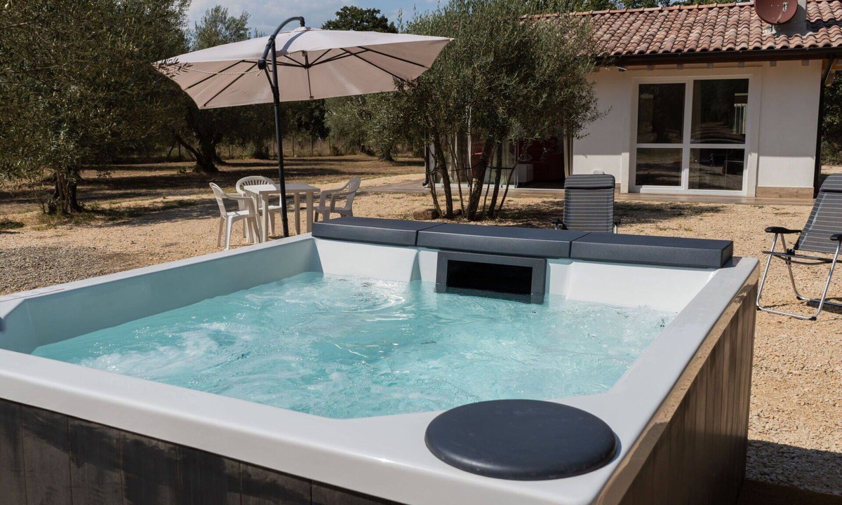 Vetralla House | Stunning private villa for 3 people with WIFI, pool, A/C, TV, pets allowed and panoramic view