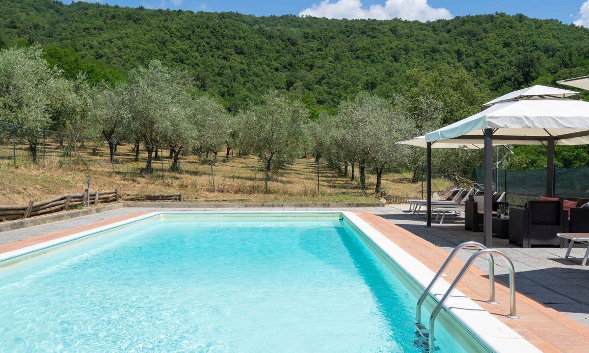 Dicomano Villa | Stunning private villa for 10 people with WIFI, private pool, TV, patio and pets allowed