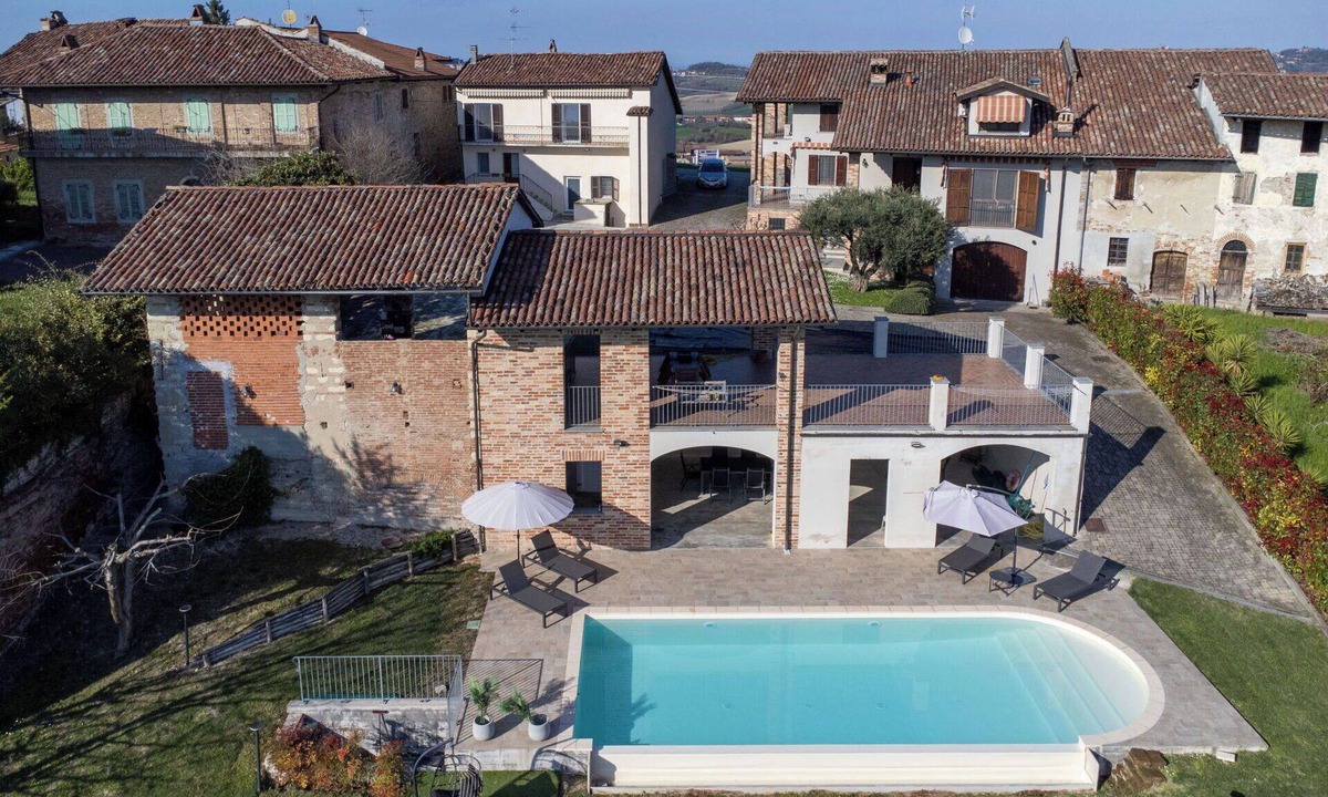 Gabiano Villa | Stunning private villa for 10 guests with pool, WIFI, TV, patio and panoramic view