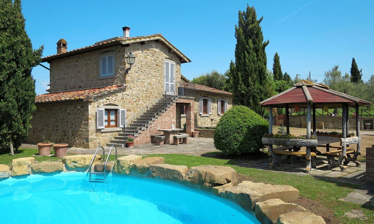 Oliveto Villa | Stunning private villa for 8 guests with private pool, WIFI, A/C, TV, patio and pets allowed