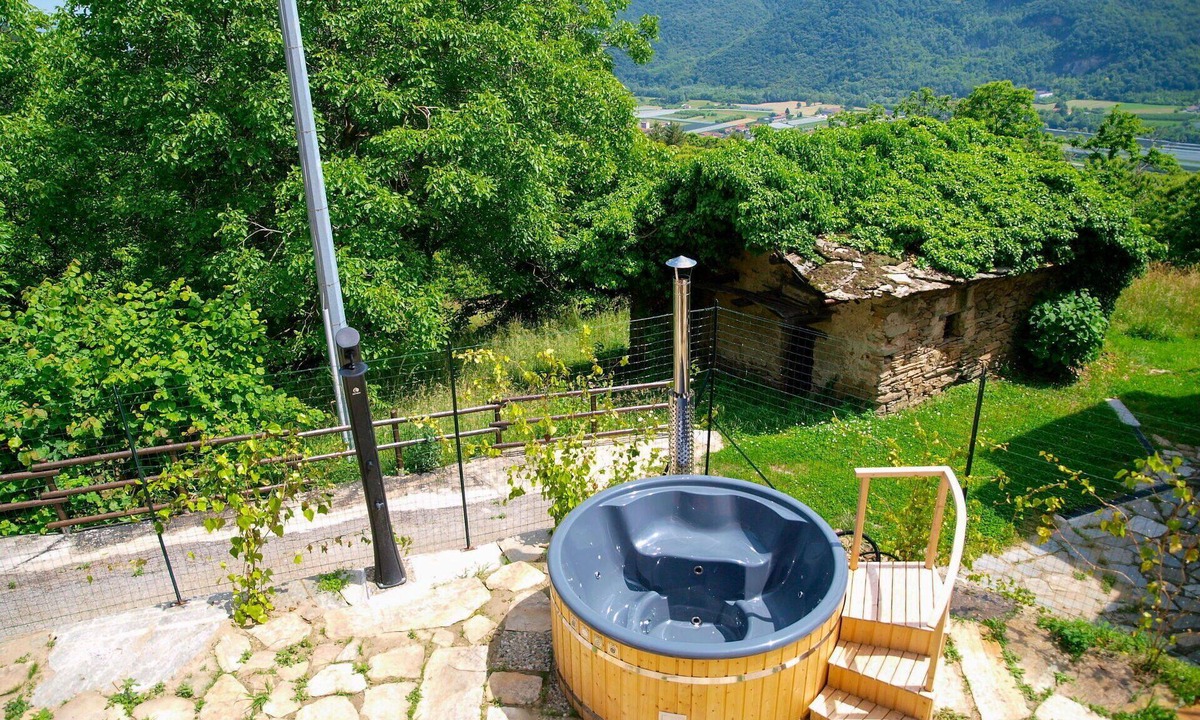 Piasco House | Stunning private villa for 5 guests with WIFI, hot tub, TV, patio, pets allowed and panoramic view