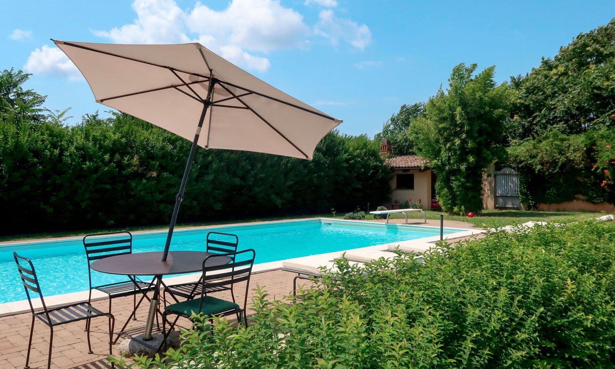 Pozzolo Formigaro House | Stunning private villa for 10 people with WIFI, private pool, TV and patio