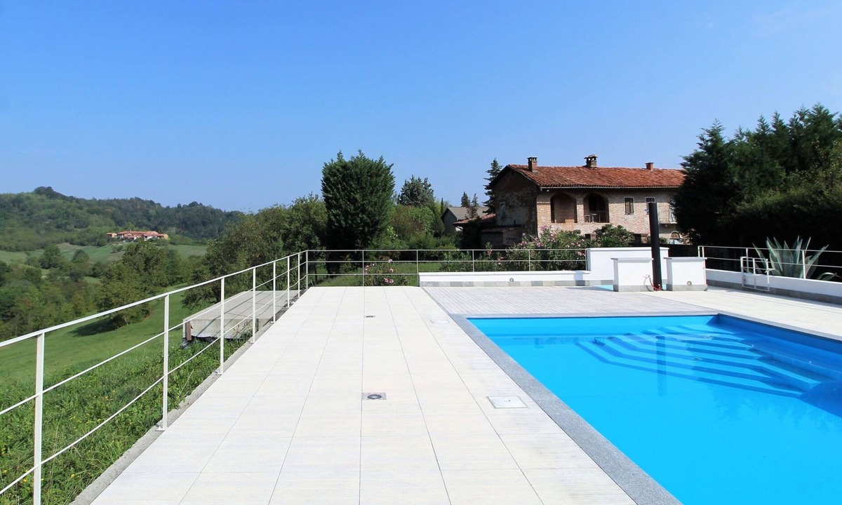 Brozolo House | Stunning villa for 6 people with private pool, WIFI, TV, veranda and panoramic view