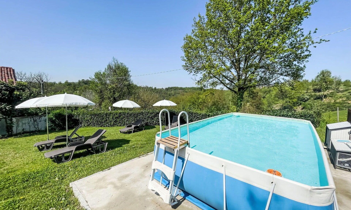Asti House | Stunning villa for 7 people with A/C, WIFI, private pool, TV, terrace and pets allowed
