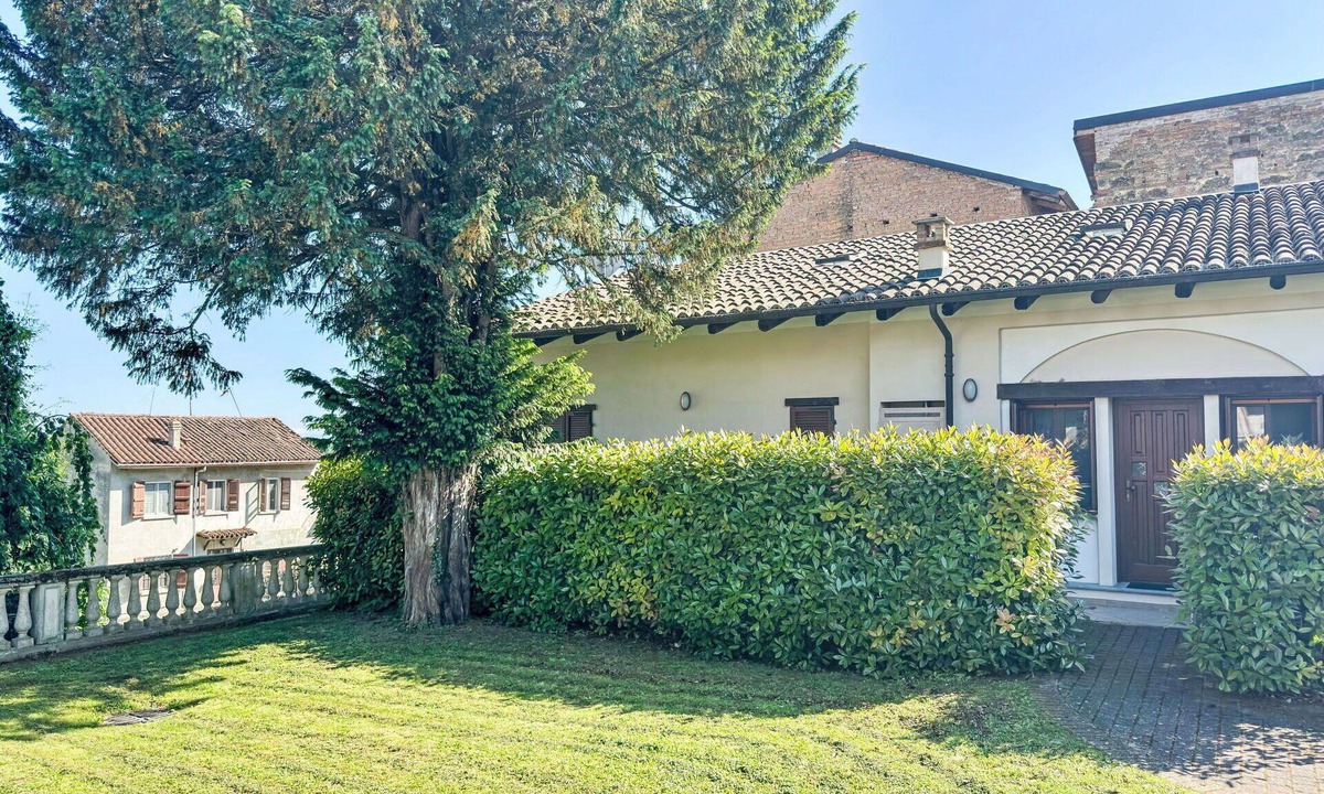 Montemagno House | Stunning villa for 3 people with A/C, TV, terrace, pets allowed and panoramic view