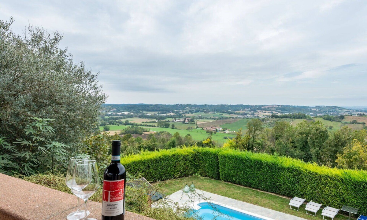 Portacomaro House | Stunning villa for 12 people with private pool, A/C, WIFI, terrace, pets allowed and panoramic .