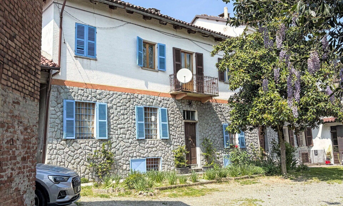 Castell'Alfero House | Stunning villa for 6 guests with WIFI, TV and patio