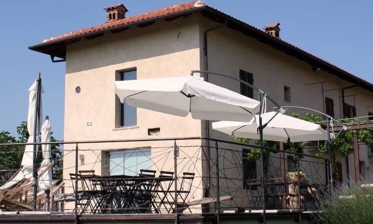 Dogliani Other | Superior' estate with shared pool