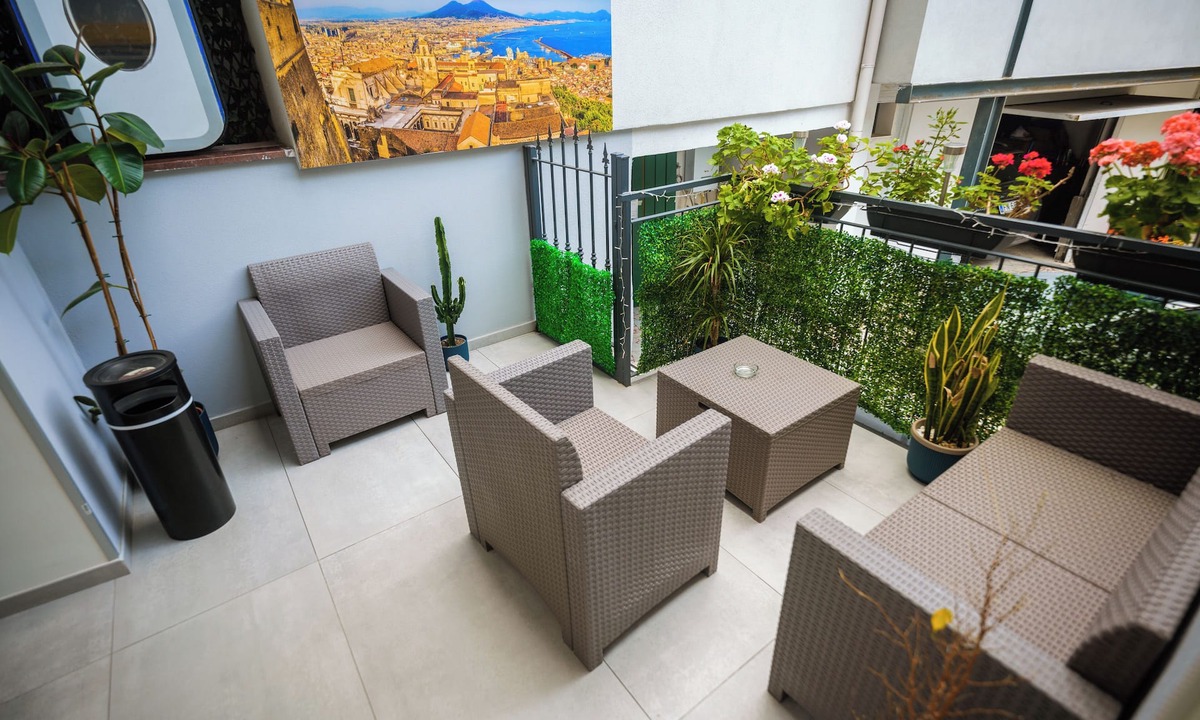Naples House | Terminal 1 Guest House