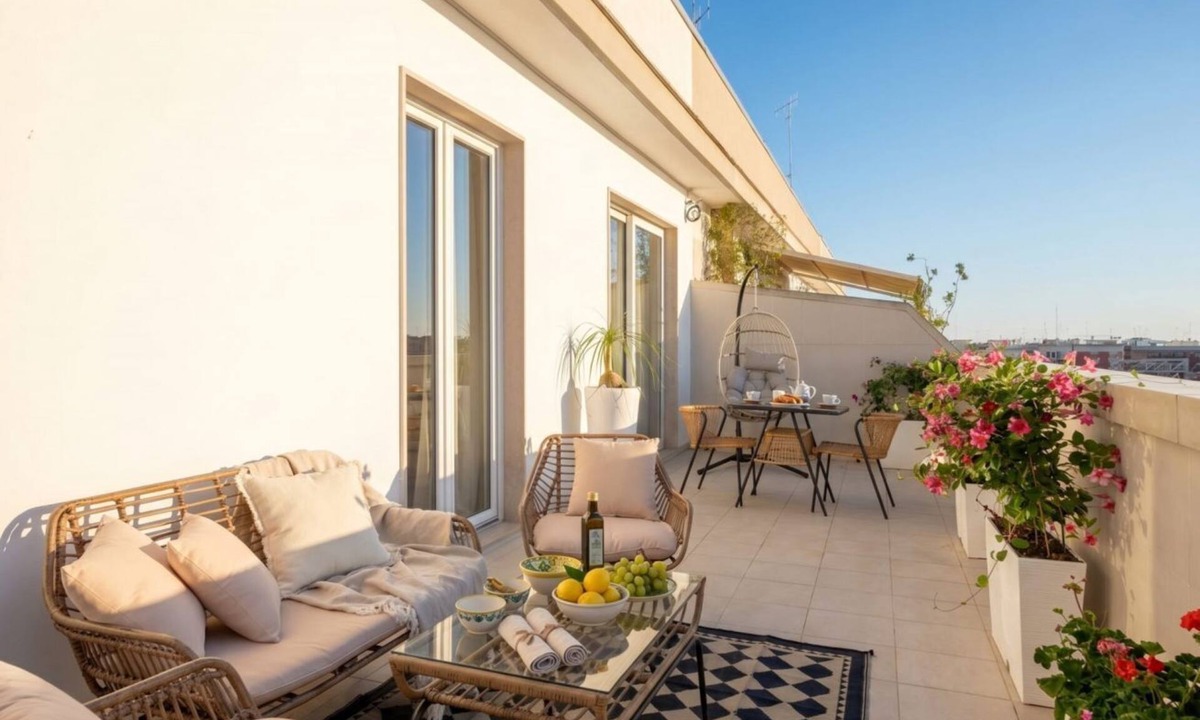 Municipio 2 Apartment | Terrace Penthouse Gargasole SX – Elegant 7th-Floor Retreat with Terrace in Bari