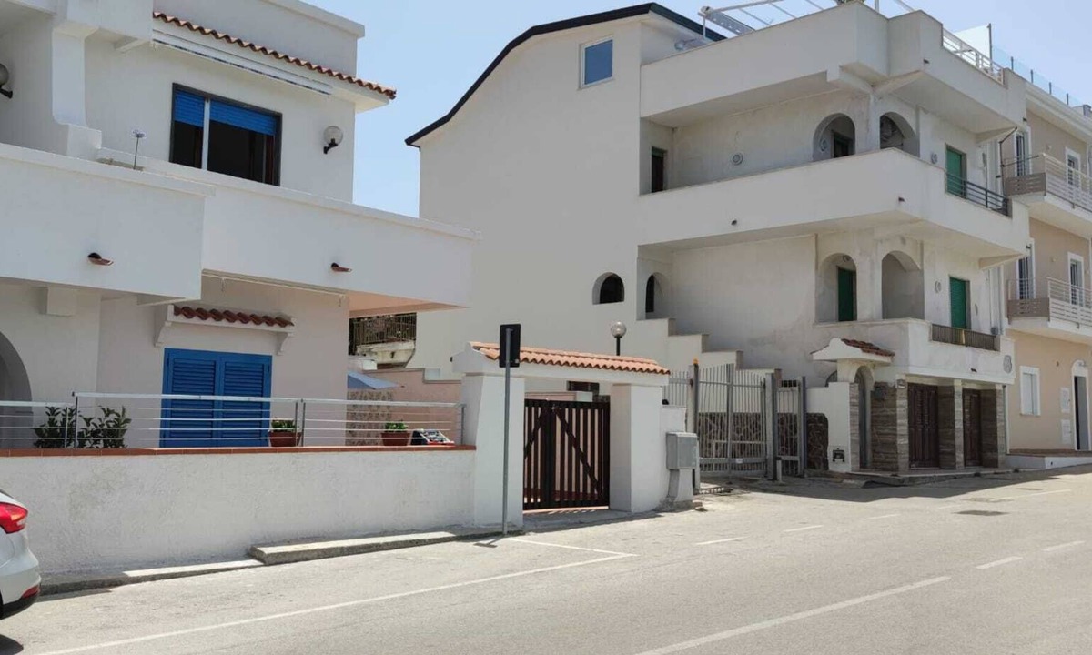 Santa Maria di Castellabate House | The House is located directly beside the sea and beach; it has a private big pat