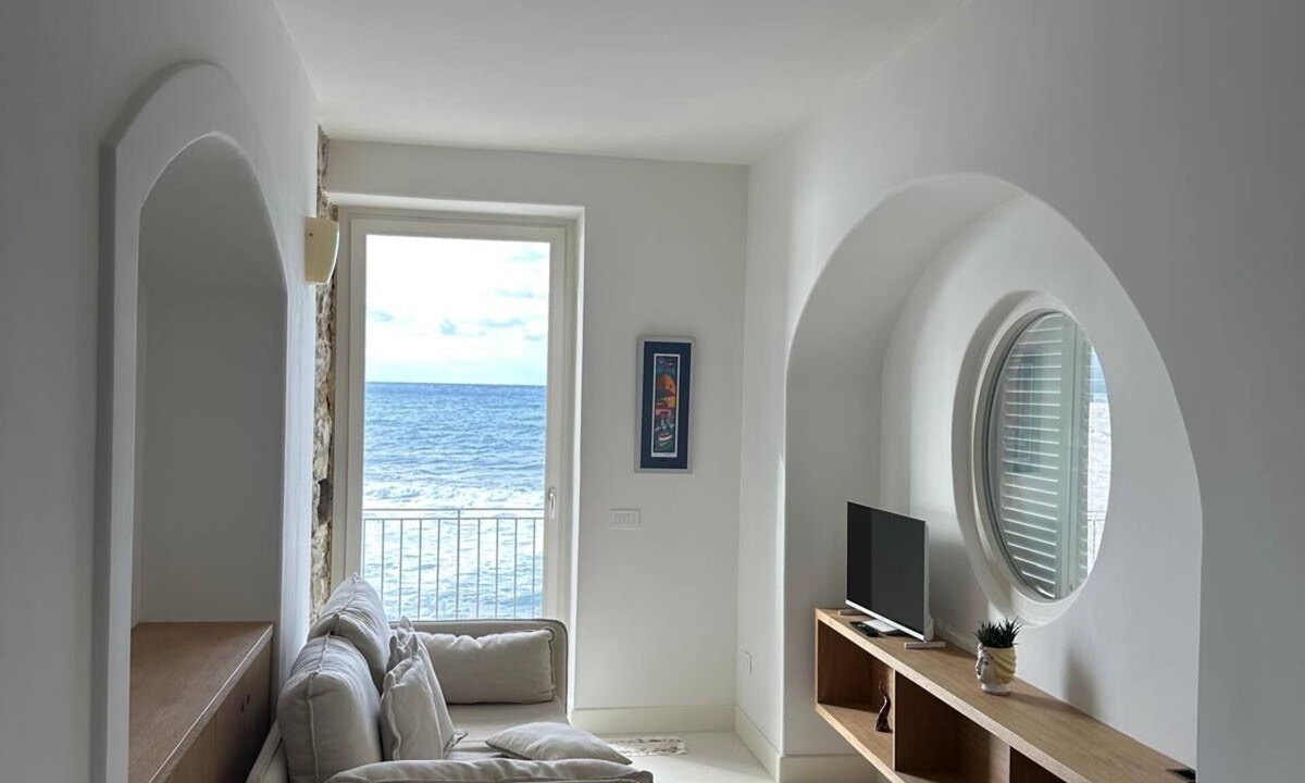Castellabate Apartment | The window to the sea
