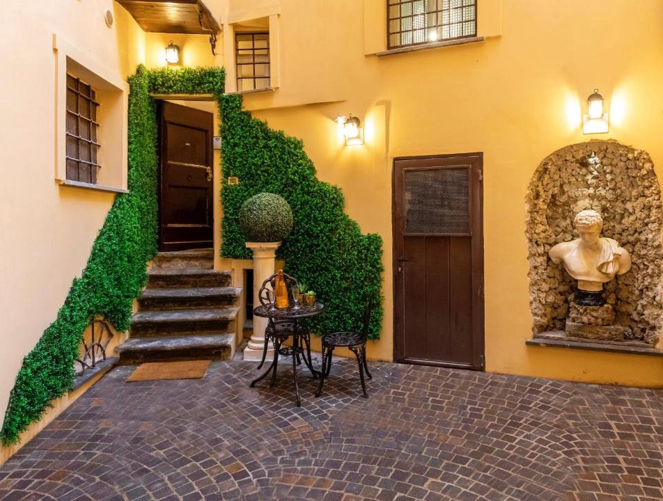 Rione III Colonna Apartment | The Court Piazza di Spagna