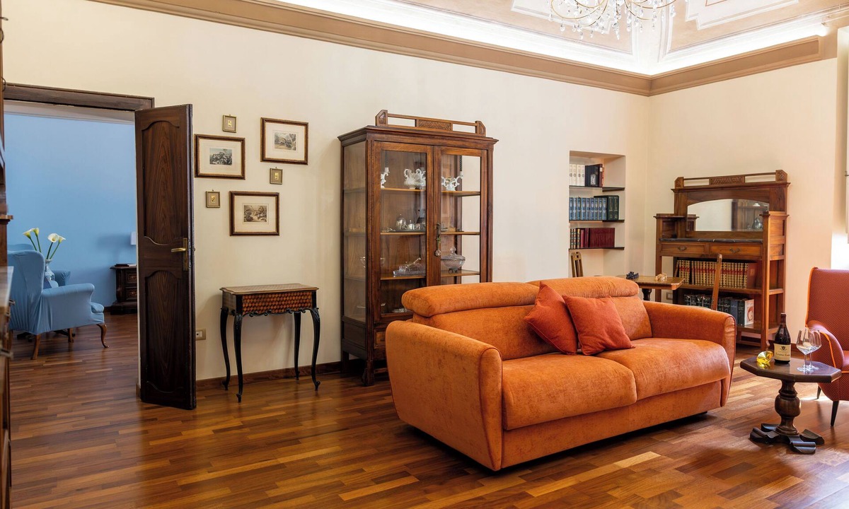 Guzman Apartment | The Fresco: Cozy, elegant and spacious apartment. Downtown Bevagna.