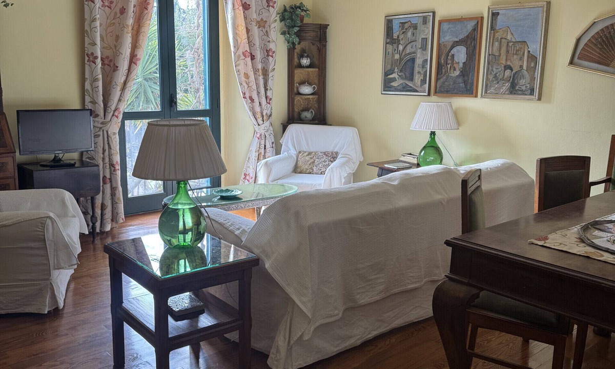 Bolsena Apartment | The Garden Of History