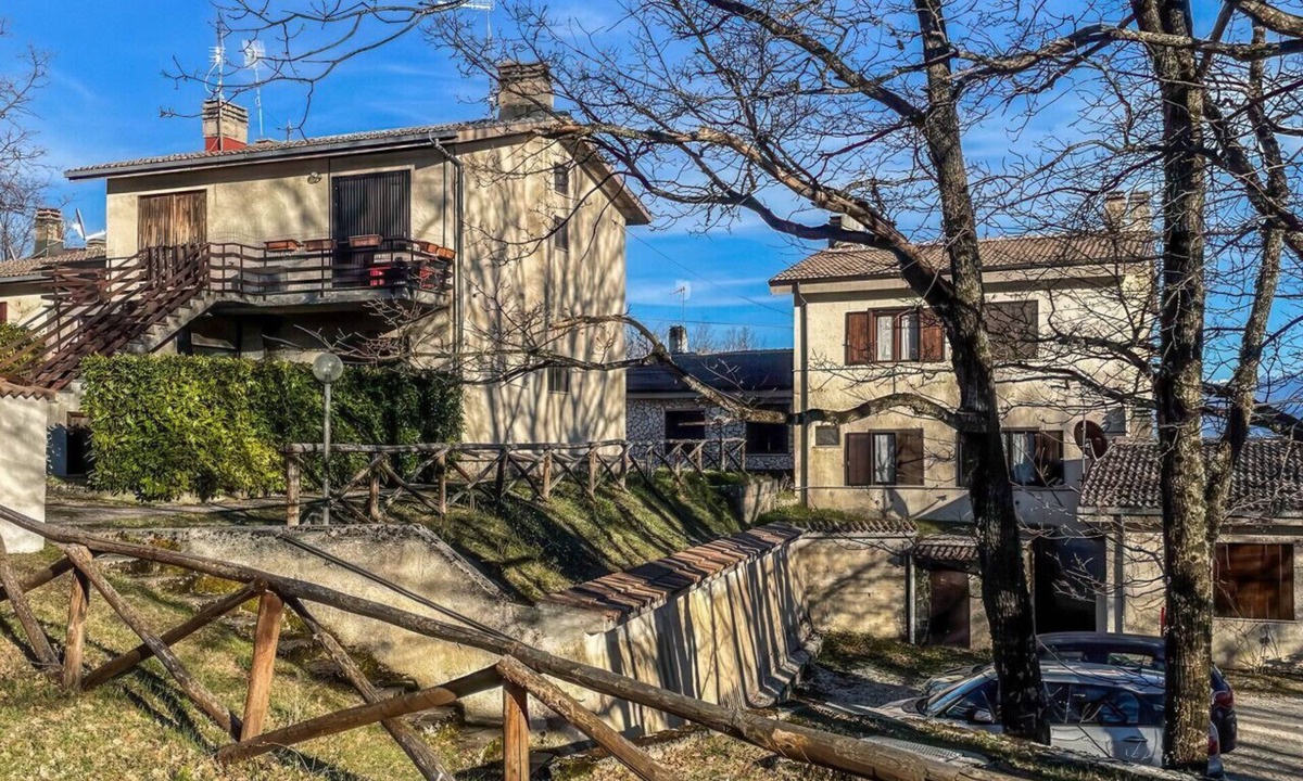 Rocca di Cambio Apartment | The Little House of the Deer