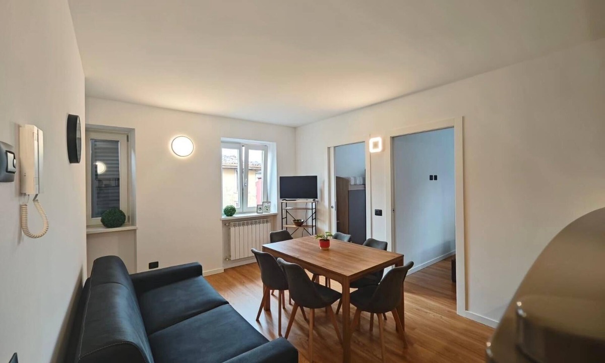 Clusone Apartment | Three-room apartment Clock
