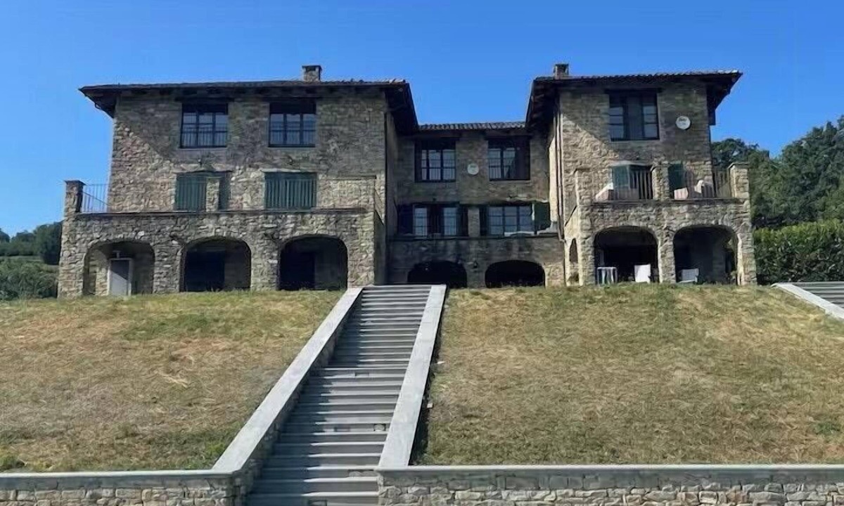 Roccaverano Apartment | Three-storey retreat in Piedmont wine country