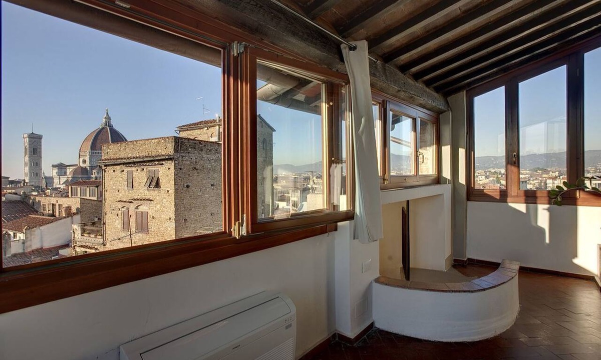 Santa Croce Apartment | Torre Donati luxury apartment in Florence by Mmega