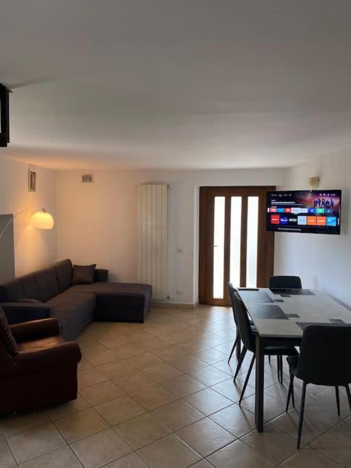 Longano Apartment | TreeStay - Modern 2 Floor 2 Bathroom Apartment