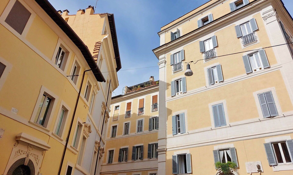 Rione II Trevi Apartment | Trevi Comfort, Bright 1 Br Flat By Halldis