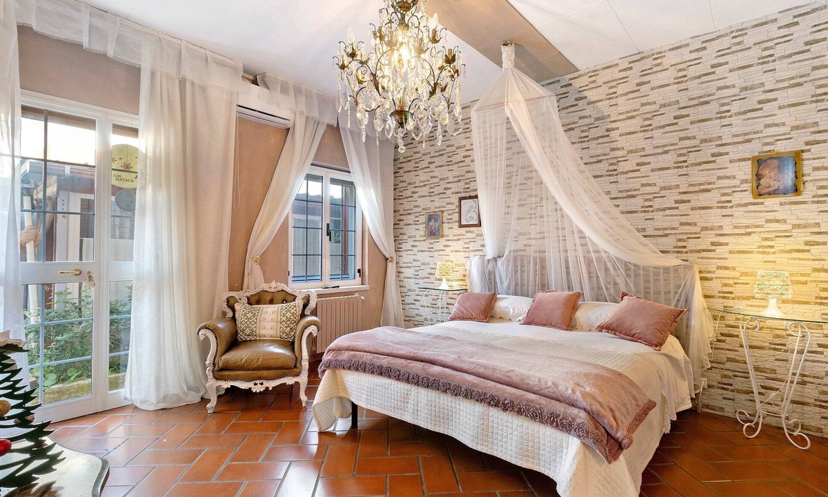 Montegrosso Apartment | Triple Room with Wi-Fi and Air Conditioning