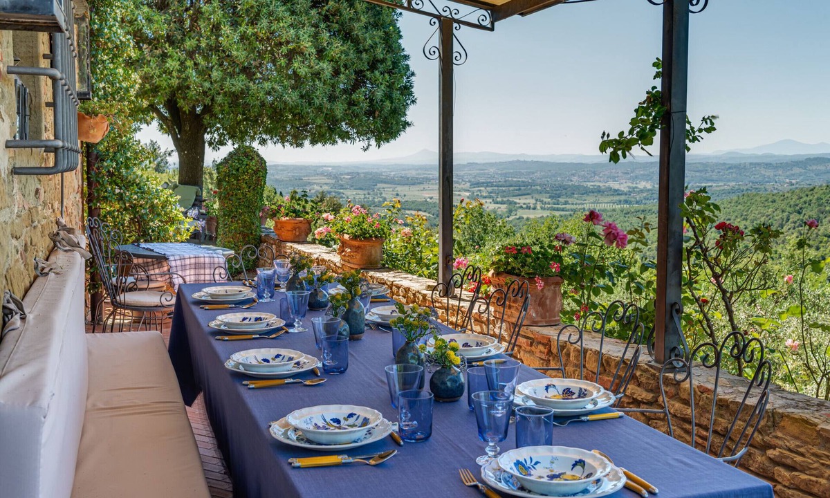 Civitella in Val di Chiana Villa | Tuscany Villa with Breathtaking View at Dotholiday