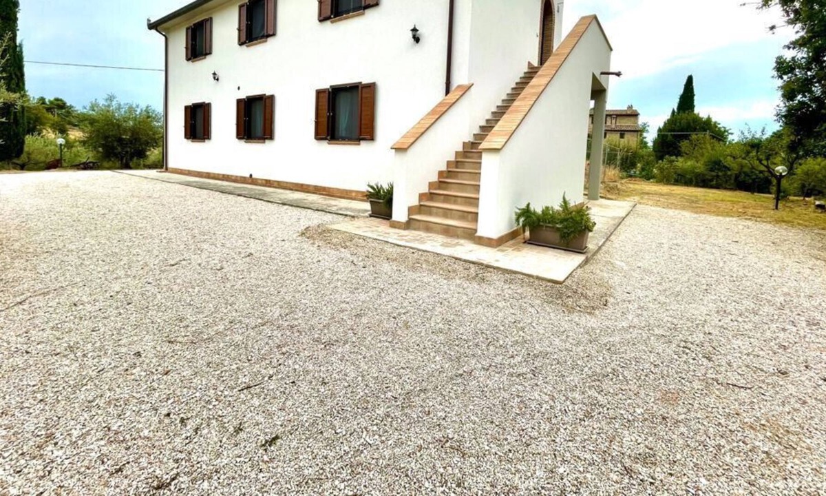 Lidarno Apartment | Umbrian Hills Flat - Free Parking & Garden